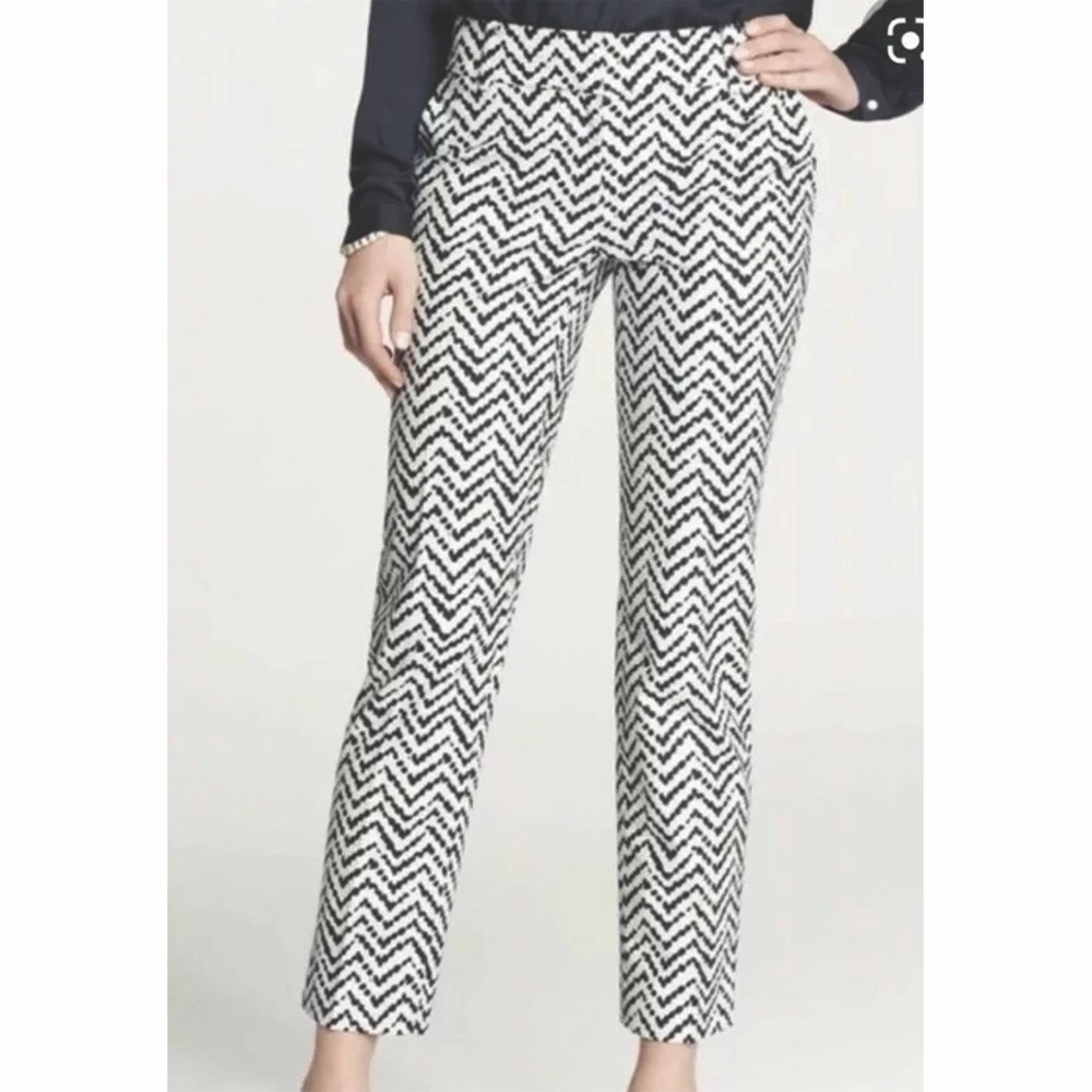 Ann Taylor Skinny Ankle Crop Chevron Print Black and White Pants (sz 2)